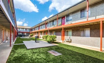 St. Charles Place Apartments in Lewisville, TX - Building Photo - Building Photo