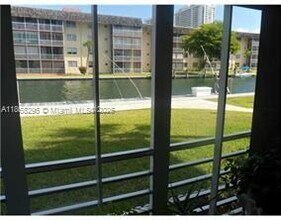 3551 NE 169th St in North Miami Beach, FL - Building Photo - Building Photo