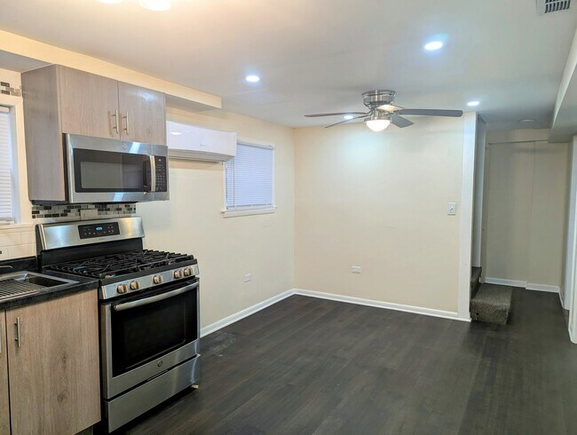 6949 W Diversey Ave-Unit -G in Chicago, IL - Building Photo - Building Photo