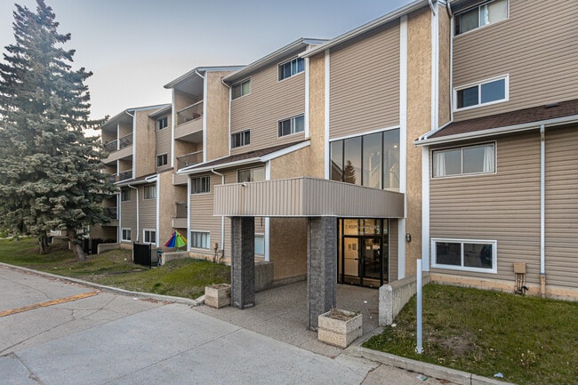 Victoria County in Edmonton, AB - Building Photo - Building Photo