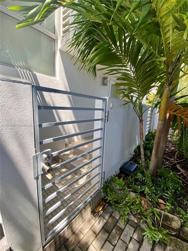 1600 Michigan Ave in Miami Beach, FL - Building Photo - Building Photo