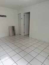 25 NW 48th Pl in Miami, FL - Building Photo - Building Photo