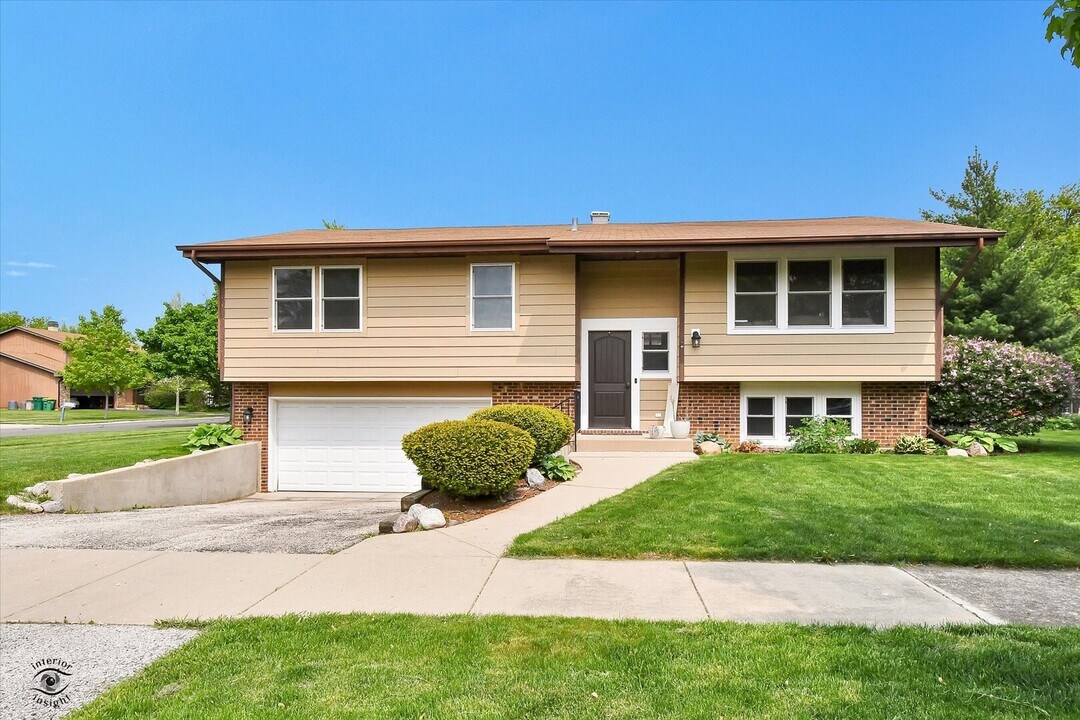 99 Mayer Ave in Wheeling, IL - Building Photo