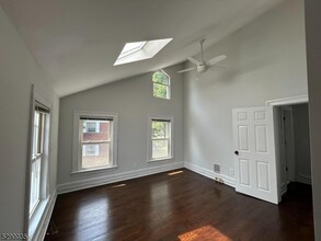 92 Church St-Unit -A in Montclair, NJ - Foto de edificio - Building Photo