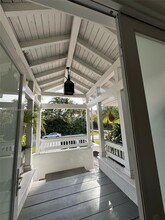 390 Gulf Rd in Key Biscayne, FL - Foto de edificio - Building Photo