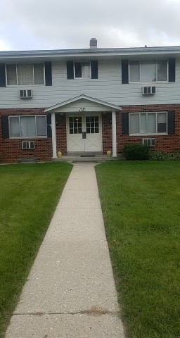 N169W19821 Chestnut Ct, Unit 1 in Jackson, WI - Building Photo