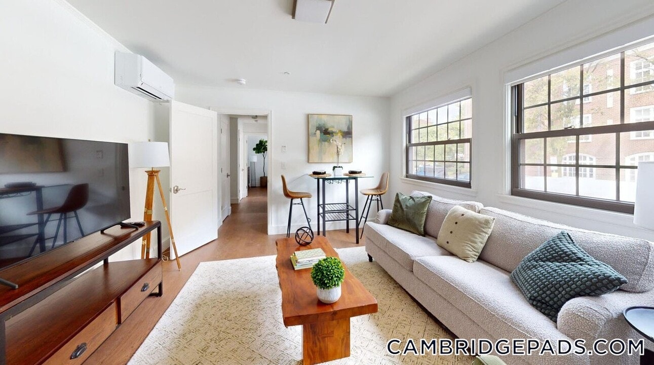 1200 Massachusetts Ave in Cambridge, MA - Foto de edificio