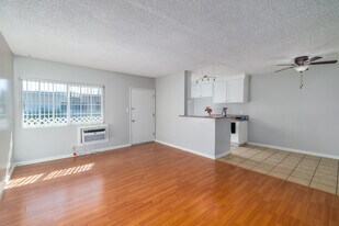 Westgate Villa Apartments in Azusa, CA - Building Photo