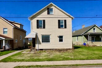 110 W Chartes St in New Castle, PA - Building Photo - Building Photo