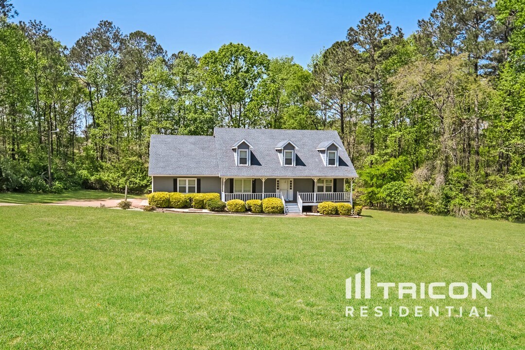 125 Bent Arrow Dr in Stockbridge, GA - Building Photo