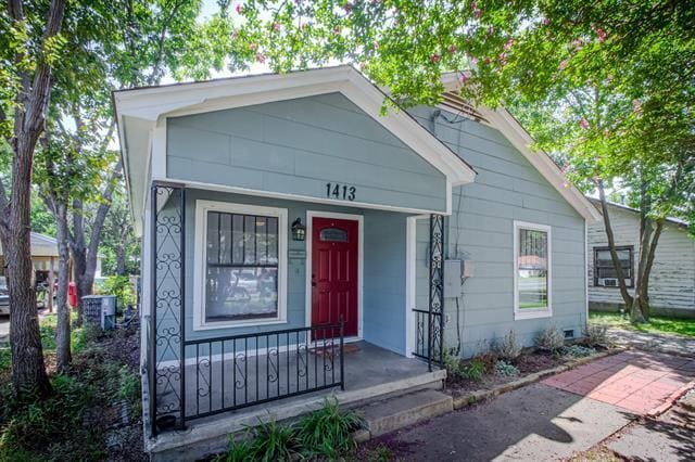 property at 1413 N Ross Ave