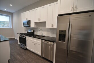 1730 W Greenleaf Ave in Chicago, IL - Building Photo - Building Photo