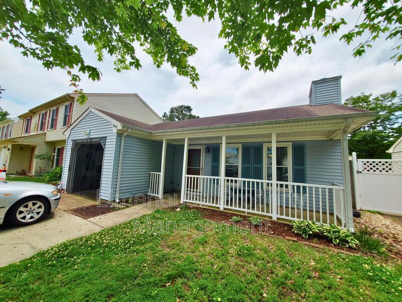 1621 Rodeo Dr in Virginia Beach, VA - Building Photo