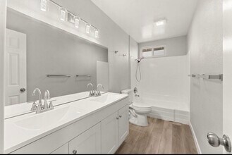 320 Willie James Jones Ave in San Diego, CA - Building Photo - Building Photo