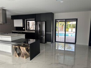 7261 NW 6th Ct in Plantation, FL - Building Photo - Building Photo