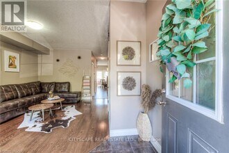 38 Howe Dr in Kitchener, ON - Building Photo - Building Photo