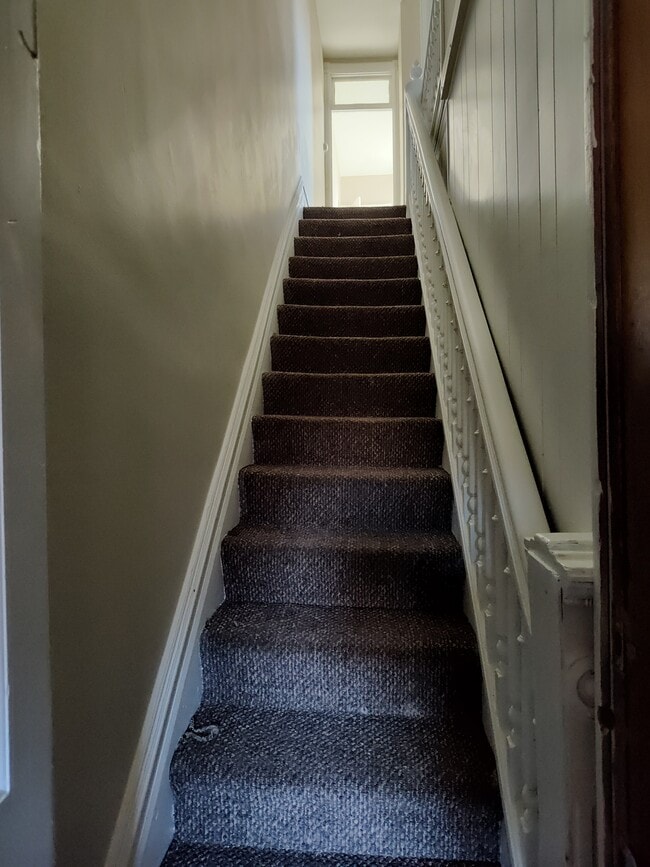 1224 Eckert Ave, Unit 2nd-3rd Floor in Reading, PA - Foto de edificio - Building Photo