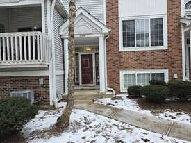 2326 Dawson Ln in Algonquin, IL - Building Photo