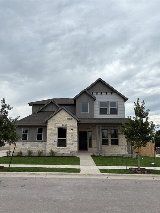 400 Treadwell Ln in Kyle, TX - Building Photo