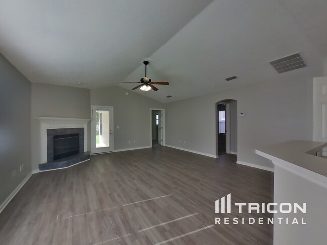 2021 Hunters Trace Cir in Middleburg, FL - Foto de edificio - Building Photo