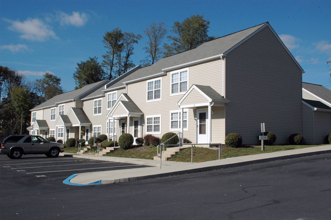 Roth Village in Mechanicsburg, PA - Foto de edificio