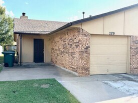 220 Ashley Dr in Edmond, OK - Building Photo