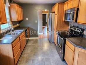 2715 Meadow Ln in West Des Moines, IA - Building Photo - Building Photo