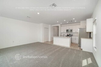 7165 Greenwood Park Cir in Ft. Myers, FL - Foto de edificio - Building Photo