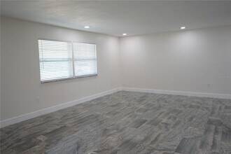 1618 Cherry Hills Dr in Sun City Center, FL - Building Photo - Building Photo