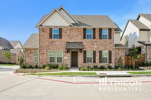 1105 Fallgate Dr in Saginaw, TX - Building Photo