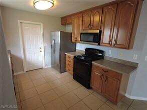 27052 S Riverside Dr in Bonita Springs, FL - Foto de edificio - Building Photo