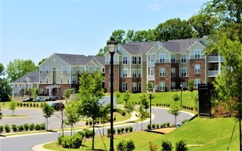 Seasons at Poplar Tent in Concord, NC - Foto de edificio - Building Photo
