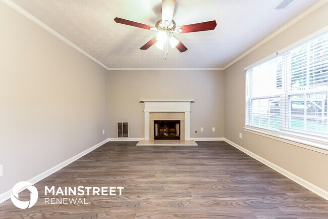 2520 Lake Royale Dr in Riverdale, GA - Foto de edificio - Building Photo