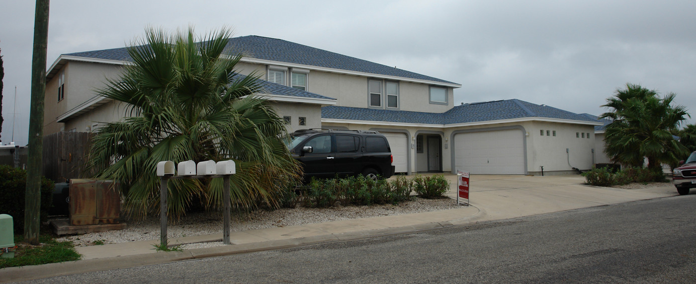 15313-A-15313-D Bonasse Ct in Corpus Christi, TX - Building Photo