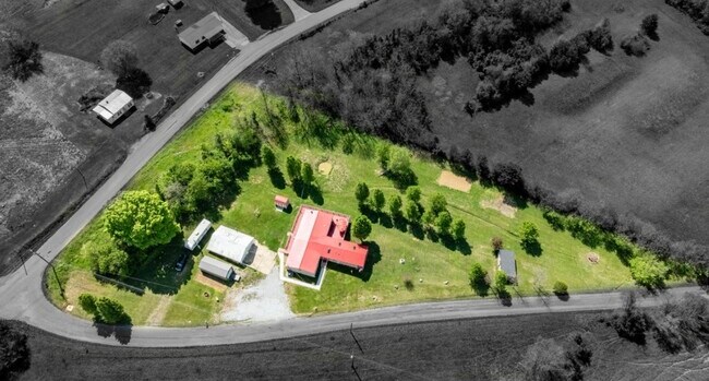 35 Doak Hensley Rd in Afton, TN - Building Photo - Building Photo