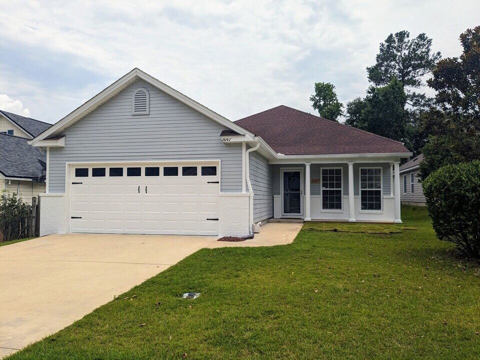 2047 Sunny Dale Dr in Tallahassee, FL - Building Photo