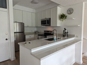 1030 Aoloa Pl, Unit 202A in Kailua, HI - Building Photo - Building Photo