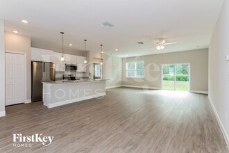 116 Lamarque St in Palm Bay, FL - Foto de edificio - Building Photo