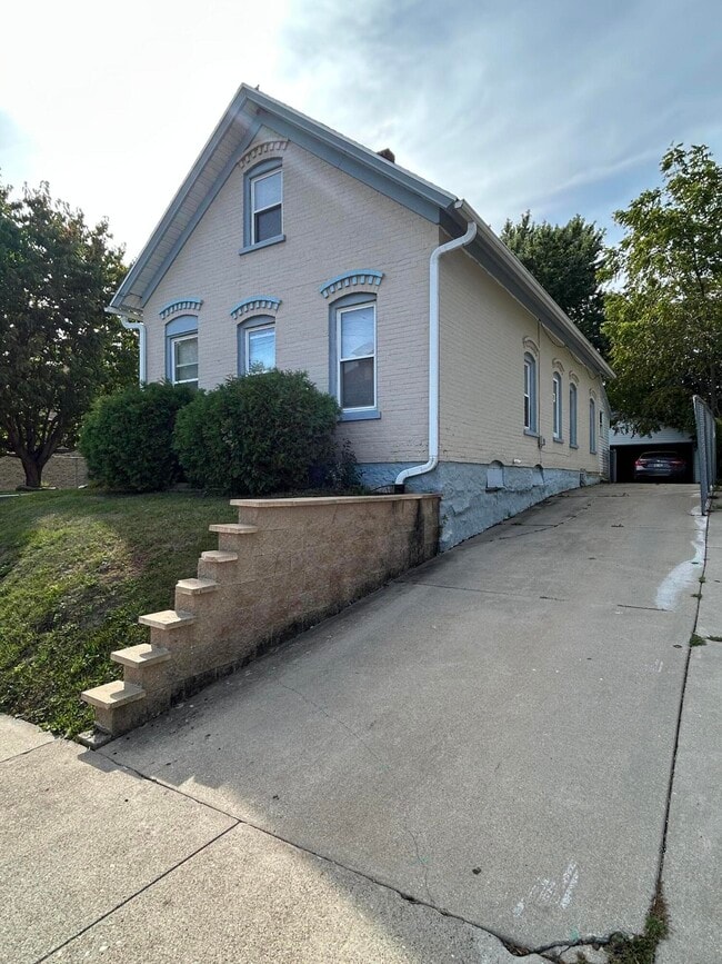 1628 Lasalle St in Racine, WI - Foto de edificio - Building Photo