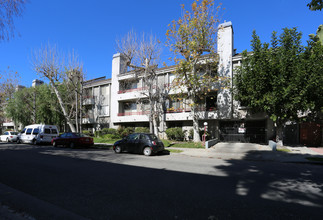 Huston Park Apartments in North Hollywood, CA - Building Photo - Building Photo