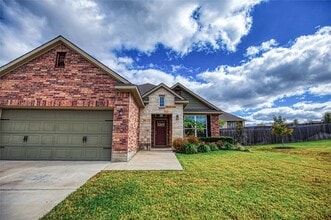 912 Farm Path in Brenham, TX - Building Photo - Building Photo