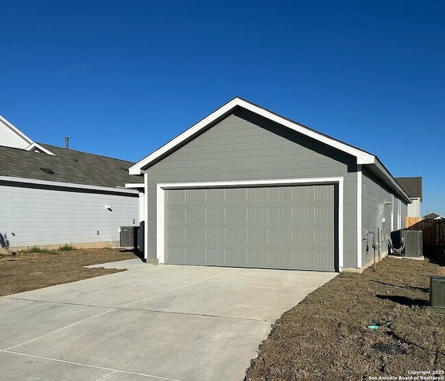 5324 Whirling Way, Unit 409 in San Antonio, TX - Foto de edificio - Building Photo