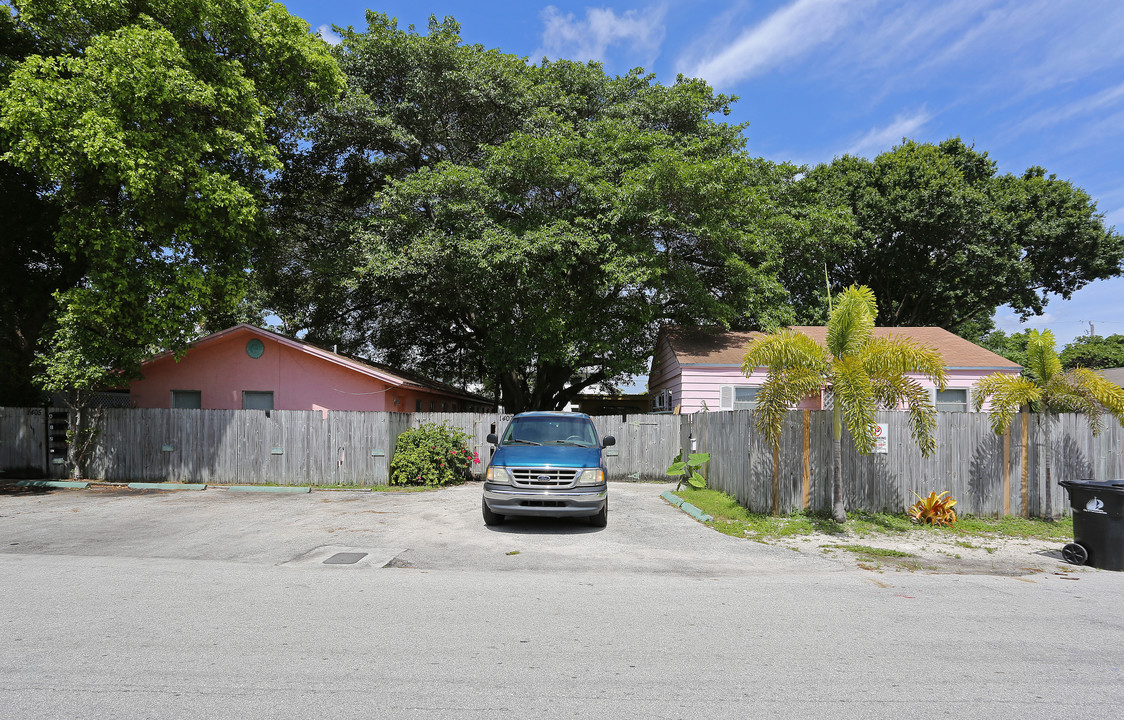 1405-1409 NE 5th Ter in Fort Lauderdale, FL - Foto de edificio