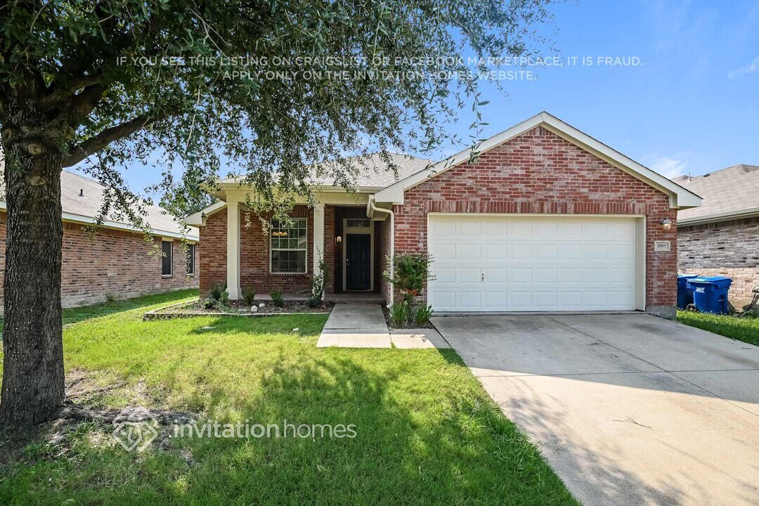 1005 Grimes Dr in Forney, TX - Building Photo