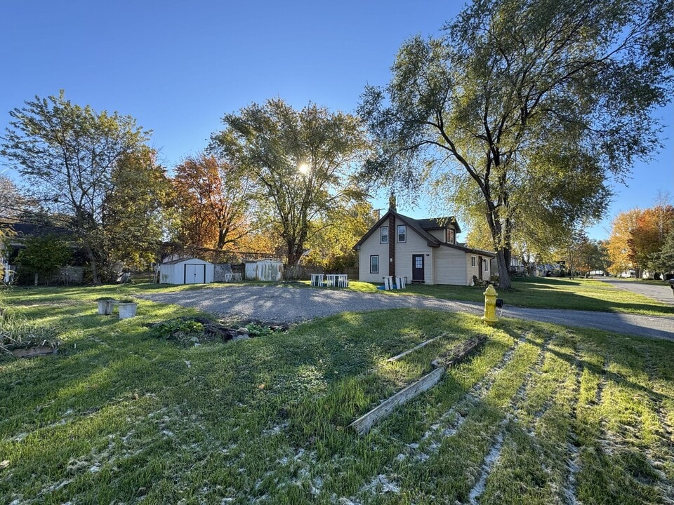 4364 Ave F in Newport, MI - Building Photo