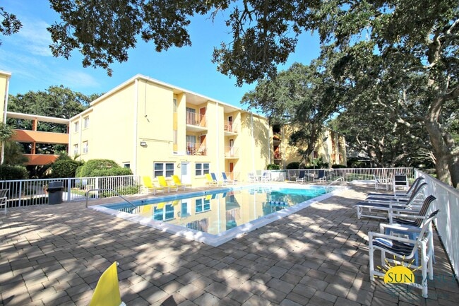 209 Miracle Strip Parkway Unit C in Mary Esther, FL - Building Photo - Building Photo