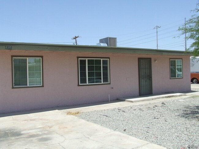 property at 1222 W 17th Pl