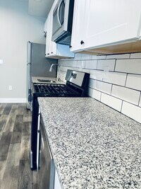 2604 E Monument St photo'