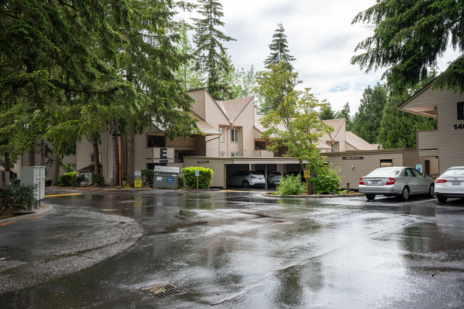 Wedgewood Condominiums in Bellevue, WA - Foto de edificio - Building Photo