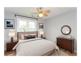 241 E Fall Creek Parkway South Dr in Indianapolis, IN - Foto de edificio - Building Photo